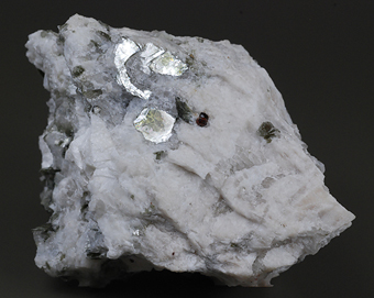 Microlite, beryl and muscovite - Tanno - San Giacomo valley - Chiavenna - Sondrio prov. - Lombardy - Italy