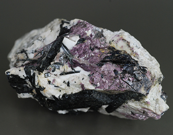 Murmanite and arfvedsonite - Raslak Cirques - Lovozero Massif - Kola pen. - Murmanskaja Oblast' - Northern reg. - Russia