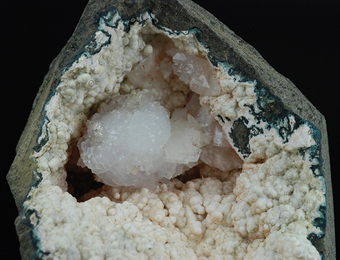 Goosecreekite, epistilbite and laumontite - Jalgaon distr. - Maharastra state - India