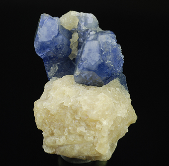 Hackmanite (var. of sodalite) - Koksha valley - Badakshan prov. - Afghanistan