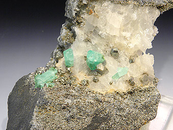 Beryl var. Emerald - Muzo mine - Muzo - Vasquez-Yacop� Mining distr. - Boyac� dept. - Colombia