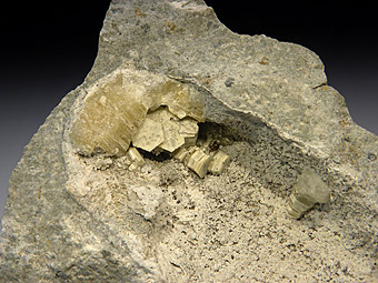 Weloganite - Francon quarry, Montr�al, Qu�bec, Canada