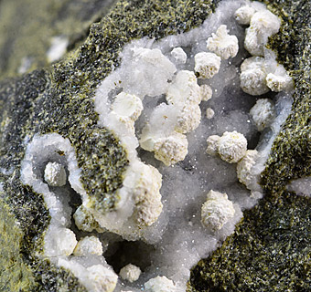 Tacharandite on Philipsite - Puech de Vermus, Espalion, Aveyron, Midi-Pyrnes, France