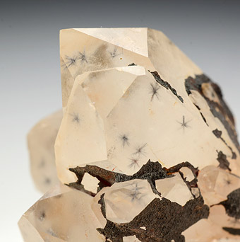 Quartz with Hollandite - Ambatofinandrahana - Madagascar