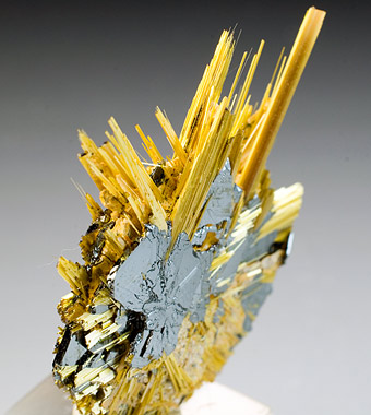 Rutile var. sagenite on hematite - Novo Horizonte - Bahia - Brazil