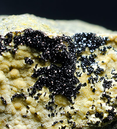 Schneiderhhnite - Urucum mine, Galilia, Doce valley, Minas Gerais, Brazil