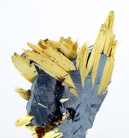 Rutile var. sagenite on hematite - Novo Horizonte - Bahia - Brazil