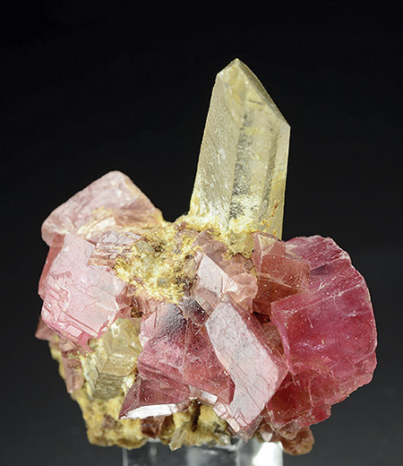 Rhodochrosite and quartz -  Huayllapon Mine, Pasto Bueno, Pampas District, Pallasca Province, ncash, Peru