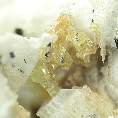 Ancylite-(Ce) - Poudrette quarry, Mont Saint-Hilaire, La Valle-du-Richelieu RCM, Montrgie, Qubec, Canada