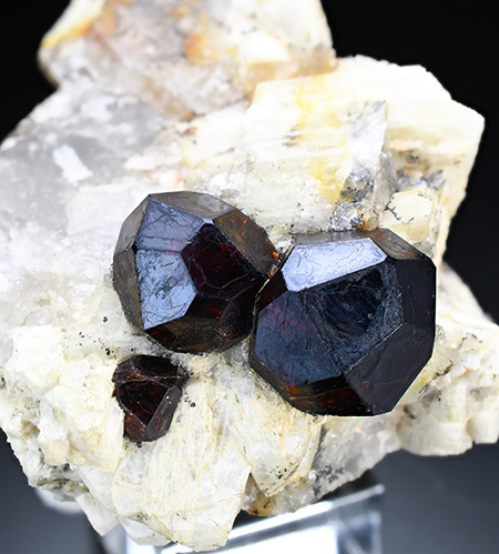 Almandine Garnet - Fretosoa Co., Itremo, Ambatofinandrahana, Madagascar