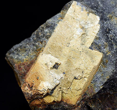 Lomonosovite - 	Lovozero Massif, Kola Peninsula, Murmanskaja Oblast', Northern Region, Russia (Type Locality)