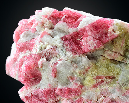 Thulite  (var. of zoisite) - Snillfjord - Krokstadora - Trondheim - Sor-Trondelag - Norway