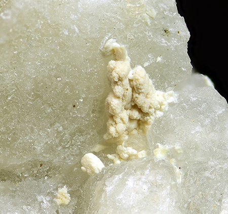 Griceite - Poudrette quarry, Mont Saint-Hilaire, La Valle-du-Richelieu RCM, Montrgie, Qubec, Canada